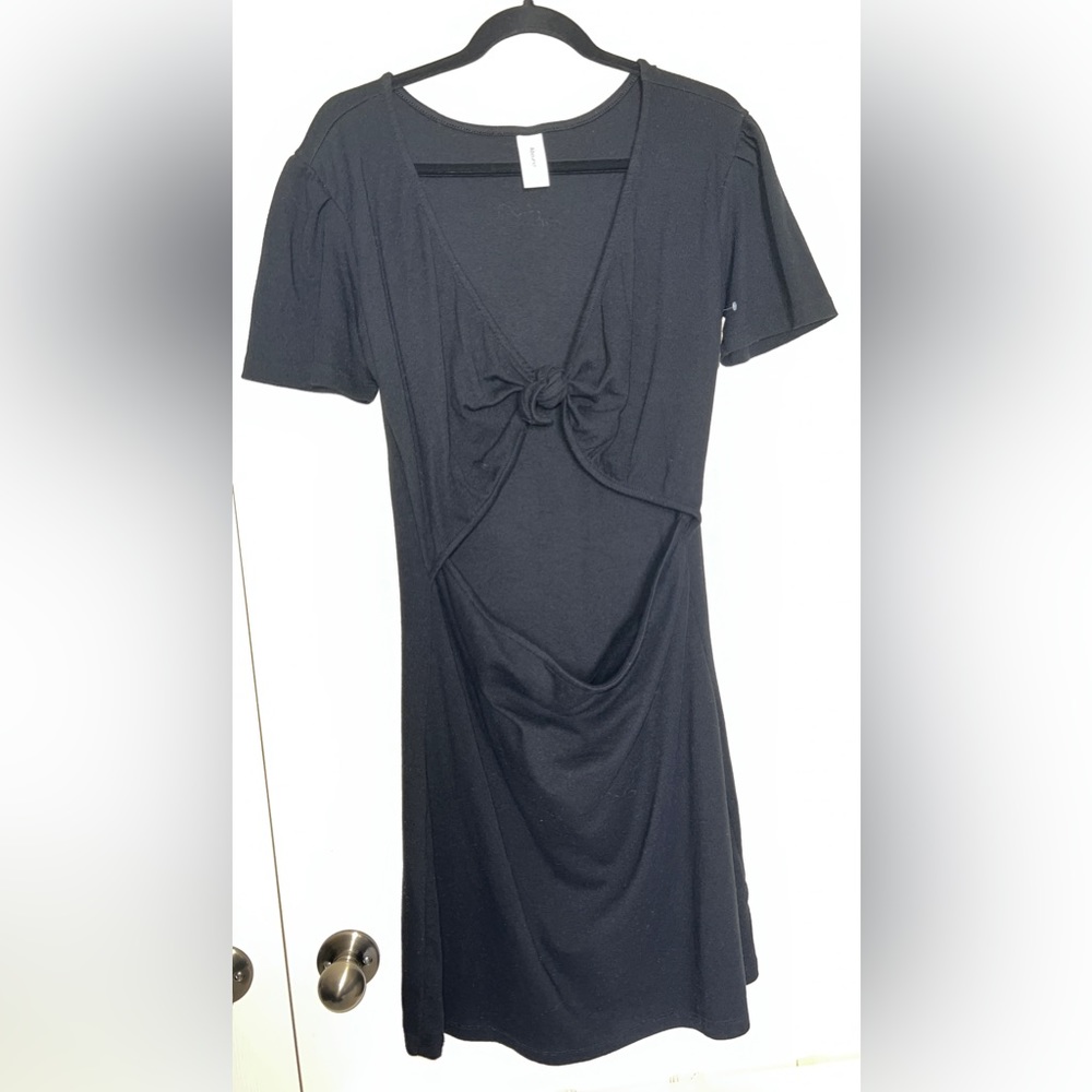 🖤 Black Cut Out Twist Dress